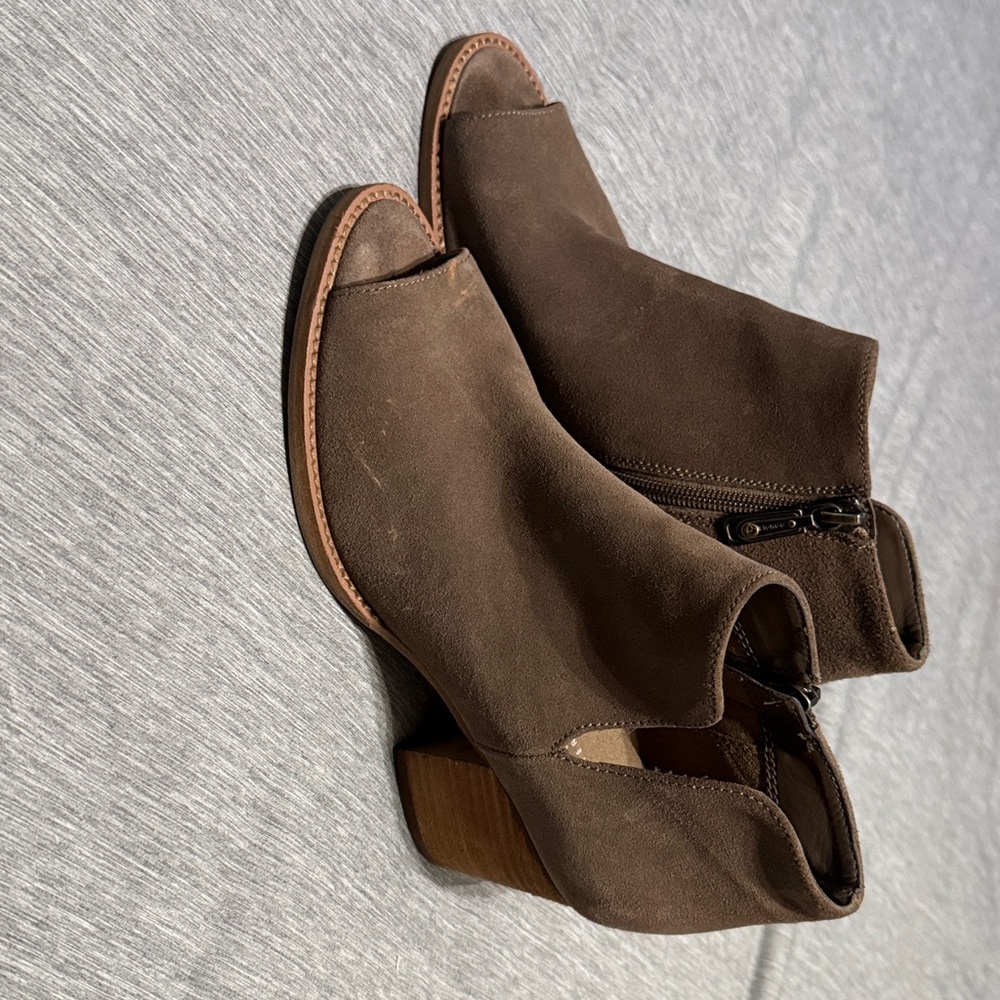 Blondo Nappa Taupe Brown Waterproof Leather Peep Toe Heeled Ankle Boots Size 7.5